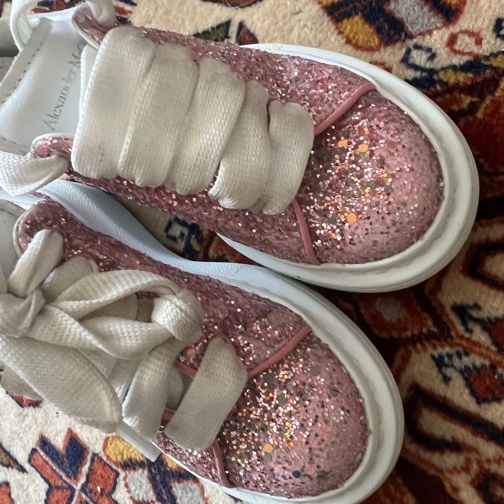 MCQUEEN
Little Girl's Oversized Glitter Sneakers, size EU 25 - Picture 12 of 13